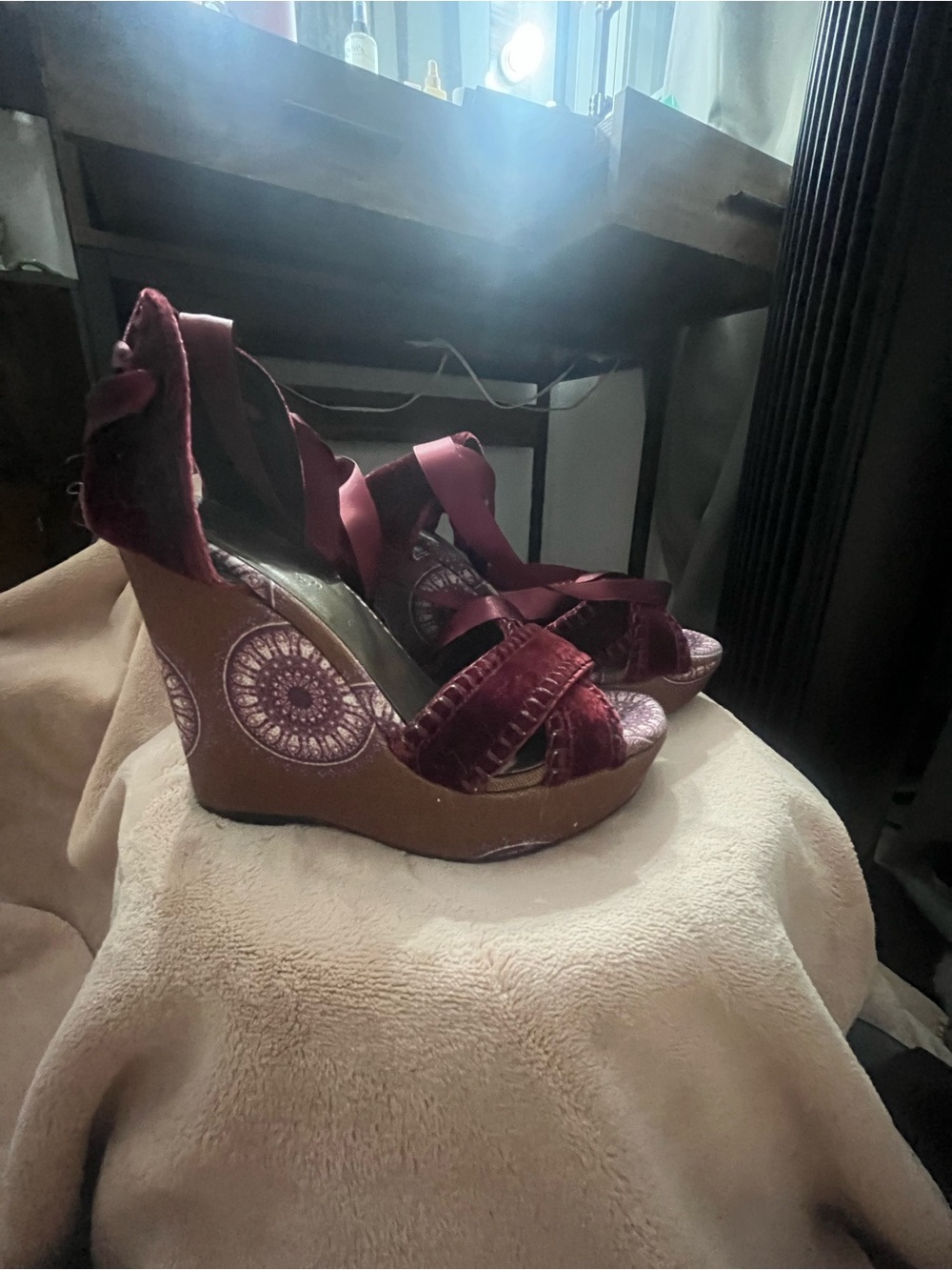 Theodora & Callum x Stuart Weitzman Biarritz Velvet Wedge Sandals Sz 5 - Picture 3 of 6